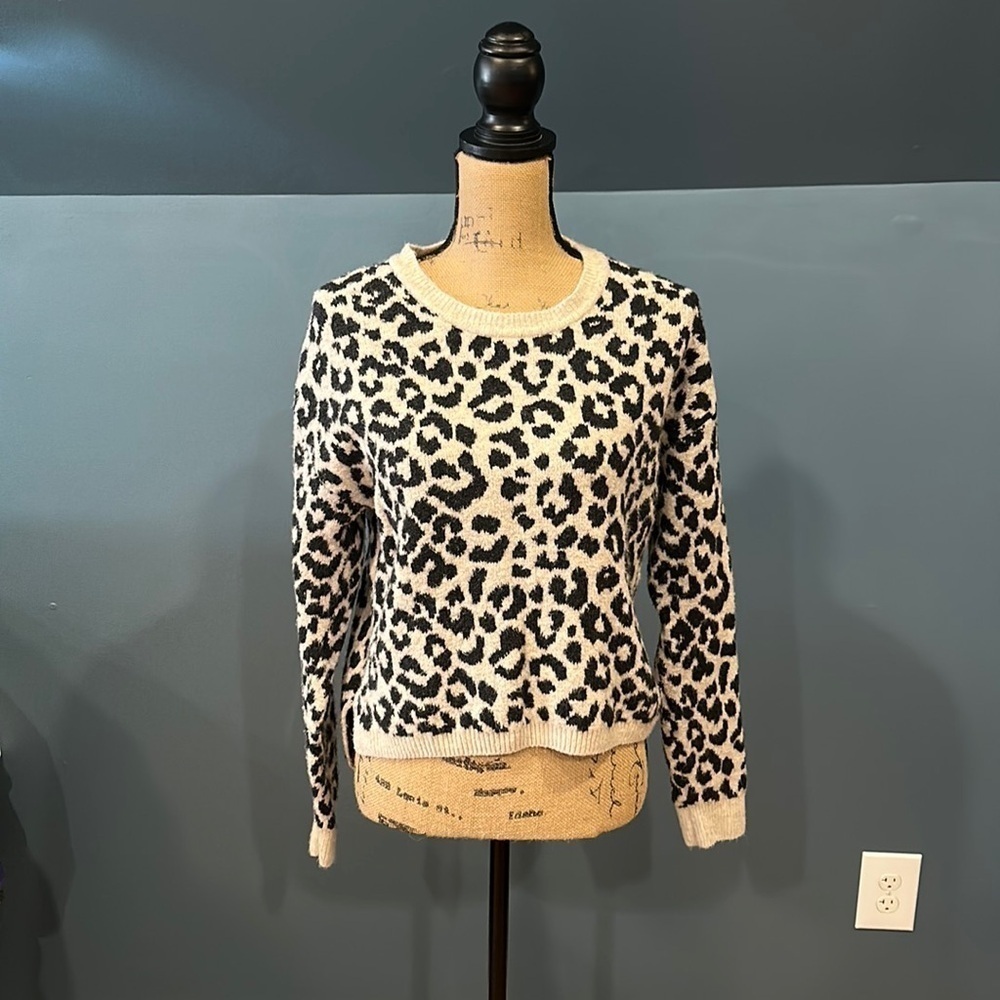 Yes Lola sweater size medium women’s